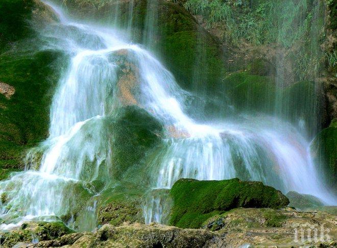 Кошмар! Скална маса затрупа двама англичани край Крушунските водопади