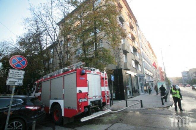 ПЪРВО в ПИК! Възрастна жена изгоря в апартамент до турското посолство в София! (снимки)