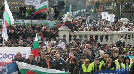 извънредно патриотичният фронт разговаря протестиращи парламента