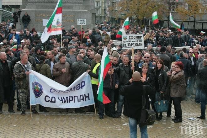 ПИК TV: Хиляди полицаи протестираха в столицата