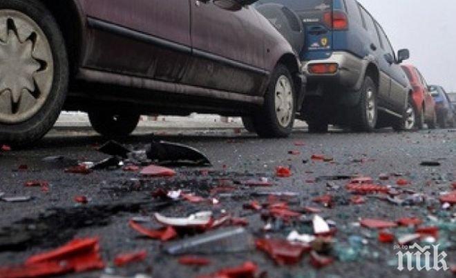 КАСАПНИЦА НА ПЪТЯ! Четирима души загинаха за няколко часа в зверски кървави мелета! Ортакът на Цветан Василев повлече крак