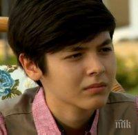 Само в ПИК! Лелки пращат голи снимки на Кристиян от „Х Фактор”. Родителите му в ужас от славата