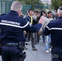 16 полицаи бяха ранени след сблъсъци с мигранти в Кале