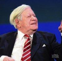 Бившият германски канцлер Хелмут Шмит е в тежко състояние