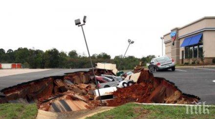 филмов екшън автомобила пропаднаха земята паркинг