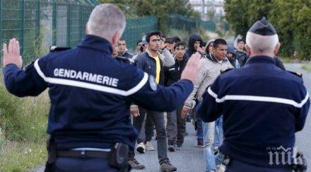 полицаи бяха ранени сблъсъци мигранти кале