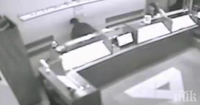 Зов за съдействие! Търси се бандит със странна походка, обрал златарско ателие в София