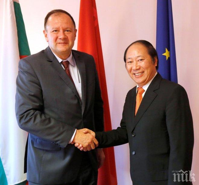 Михаил Миков се срещна с виетнамския посланик