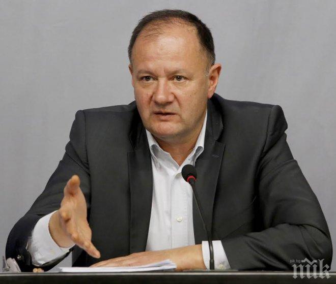 Лидерът на БСП Михаил Миков напусна заседанието на КСНС