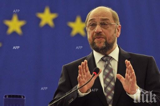 Списъци с 3,3 млн. подписи на европейци срещу TTIP са предадени на Шулц 