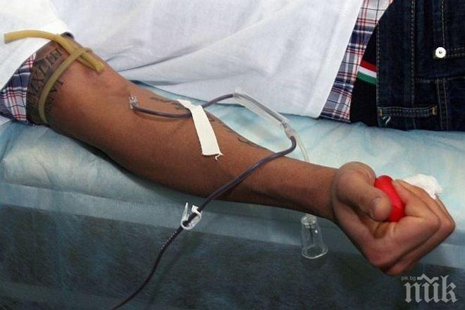 Франция отмени забраната хомосексуалисти да дават кръв