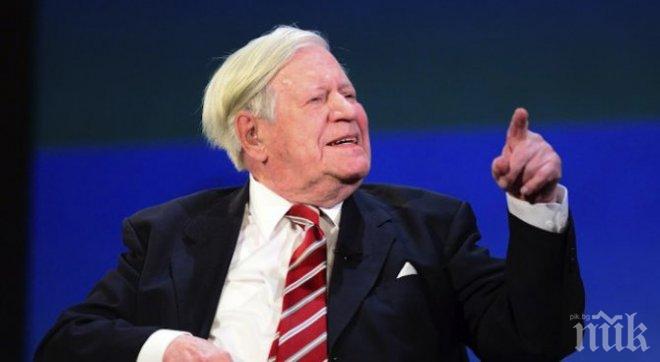 Бившият германски канцлер Хелмут Шмит е в тежко състояние