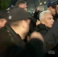 Пълна тъпотия е да арестуват Сидеров. Насила герой го правите, пък и той да ни беше проблемът...