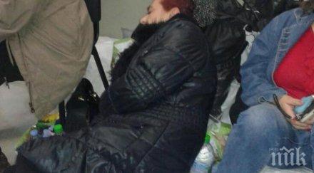 една жена оцеля ада арена армеец безумието цик продължава