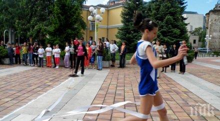 207 ученици участваха щафетното бягане наградите община казанлък