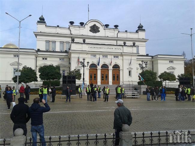 Полицаите отново на протест! Този път пред Народното събрание