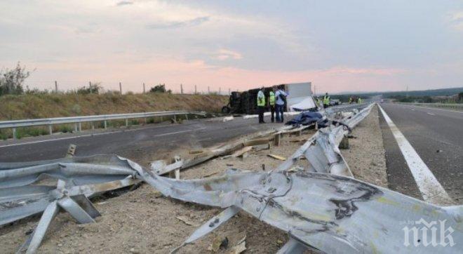 Удар край Пловдив! Два камиона катастрофираха на магистрала Тракия