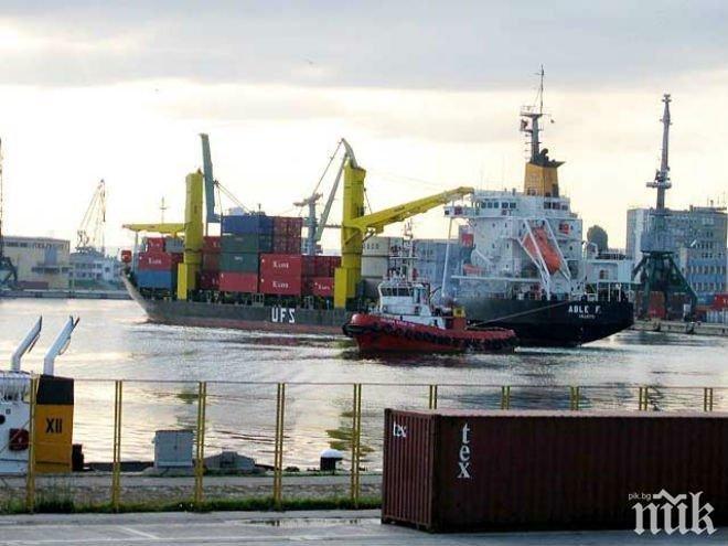 Военните моряци почетоха паметта на загиналите войни в битката при Варна през 1444 година
