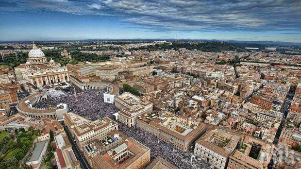 Ватиканът с гей сауни и салони за секс услуги 