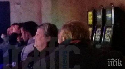 бабата получила милостиня стотици хора отново пилее пари казино