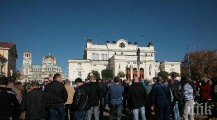 започна протестът полицаите блокада обновена снимки