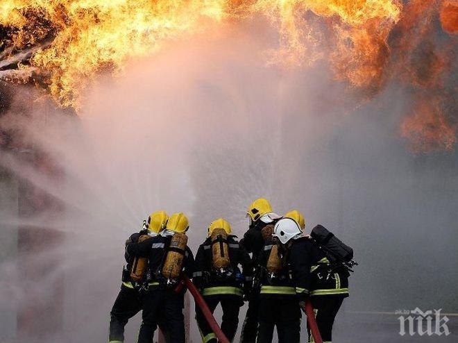 Пожарната в Смолян отново накрак - огънят пак се разгоря