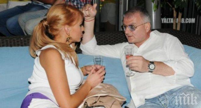 Христо Стоте манекенки го закъса - омекна му питонът