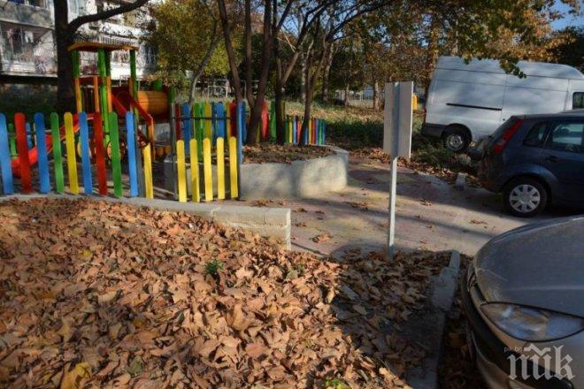 Гневен рарненец се закани да изкърти оградата на детска площадка! Пречила на паркирането