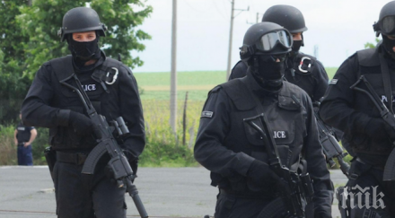 паника софия сигнал бомба южния парк баретите накрак