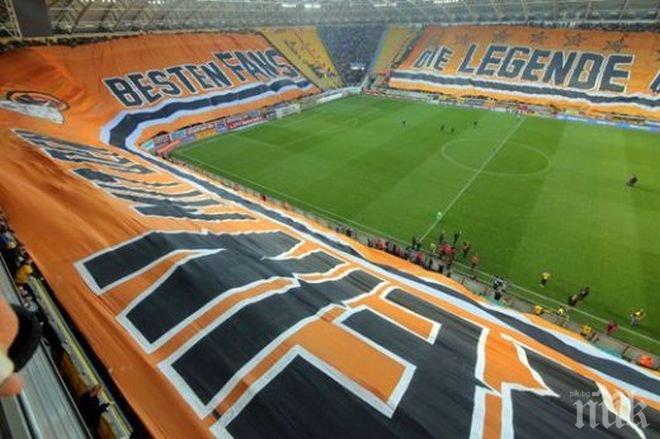 Германските национали се завърнаха в родината си, след като вчера играха контролна среща с Франция на злополучния Стад дьо Франс