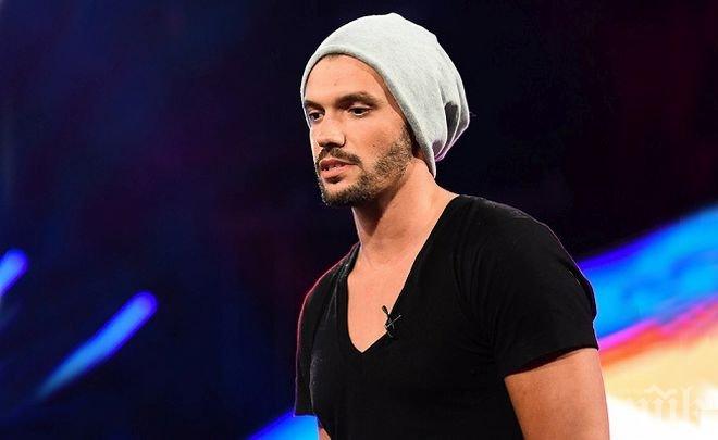 Горещо! Брадърът Мартин хвърли дрехите, похвали се със секси визия (снимка)