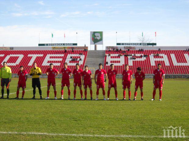 Джамбазки и футболистите на Ботев (Враца): Не сме просяци, напускаме!