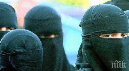 спипаха терористи дегизирали женски дрехи червило устните