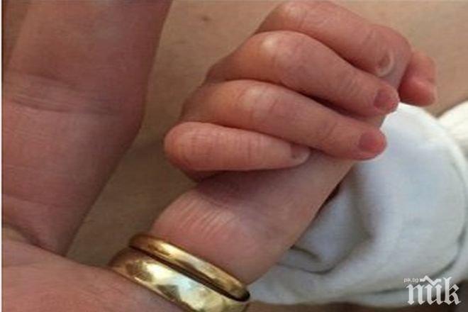  Почина момиченцето, родено с две глави в Бангладеш