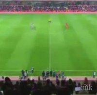 Турските феновете оскверниха минутата мълчание (видео)