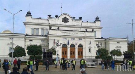 байрактаров обсъждането бюджета задължително присъствието всички министри