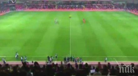 турските феновете оскверниха минутата мълчание видео