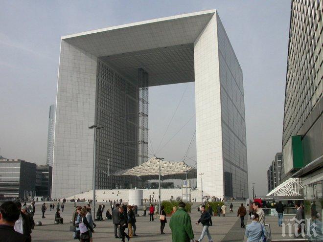 Терористите от Сен Дени са готвели атентат в бизнес квартала „Дефанс“