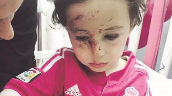 Кристиано се среща с детенце, загубило родителите си при терористичен акт в Бейрут