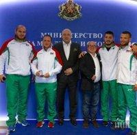Кралев награди медалистите от световното първенство по самбо