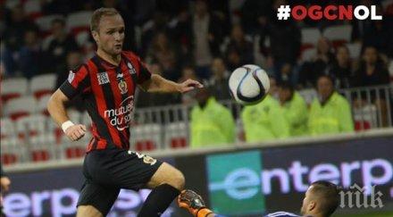 хлапетата потънаха лазурния бряг