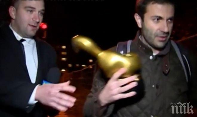 ЕКСКЛУЗИВНО в ПИК! Срамотникът Венелин Петков подви опашка и сам потърси Господари на ефира, за да си вземе Златния скункс (снимка)