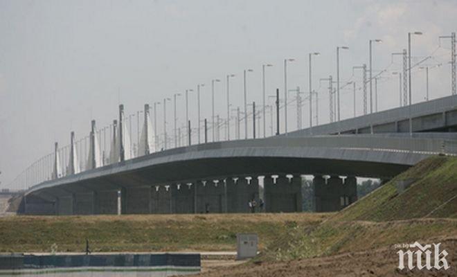 Опашки заради засилен контрол на Дунав мост