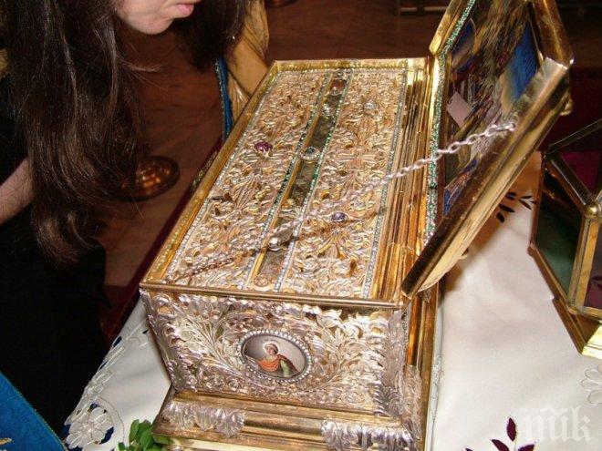 Чудо! Бездетни булки зачеват с пояса на Богородица