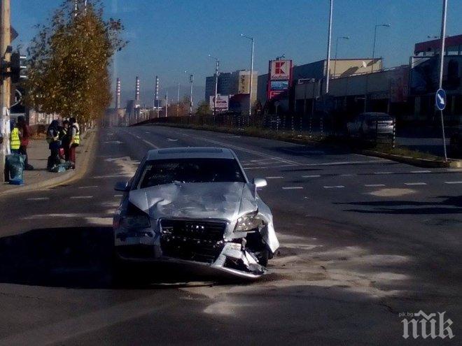 Двама пострадали при катастрофата на ул. „Щросмайер” и „Габрово” са откарани в „Пирогов”