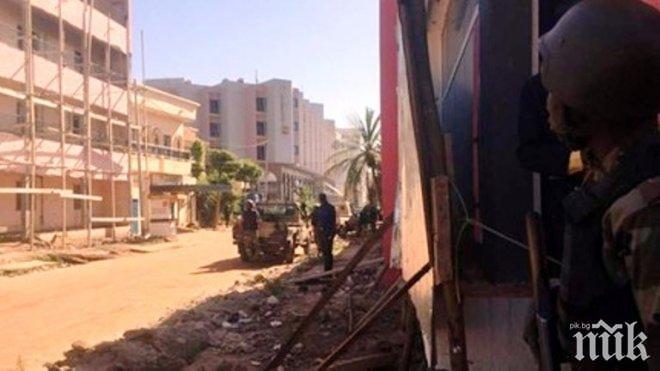 Освободени заложници твърдят, че екстремистите в хотела в Бамако говорят на английски
