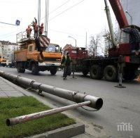 Стълб падна на възлово столично кръстовище