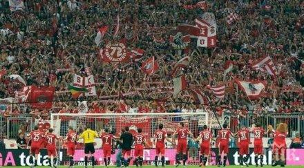 баварците напердашиха шалке извън терена 196 арестувани