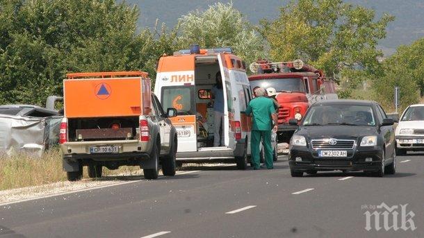 ИЗВЪНРЕДНО в ПИК! Жестоко меле край Банско! Жена загина след челен удар, има и ранено дете (обновена)