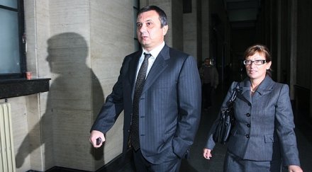 босът котараците замина бизнес дела дубай